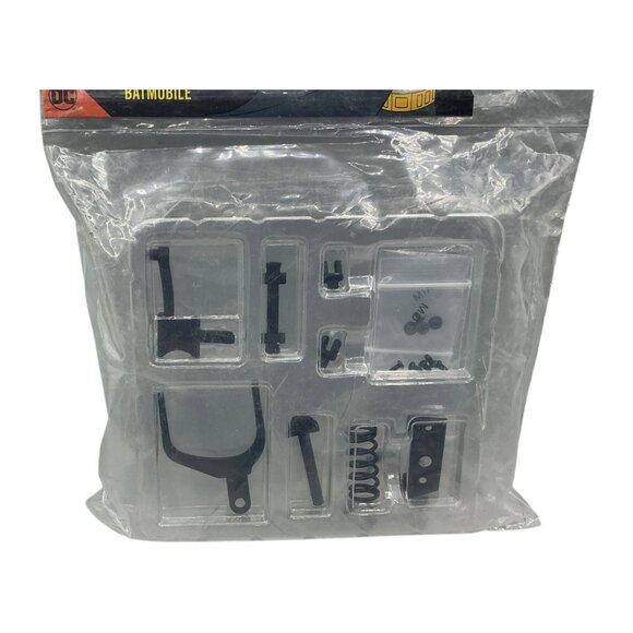 Fanhome Build The 1966 Batmobile TV Batman Car 1/8 Scale Model Kit Issue 20 - Picture 2 of 4